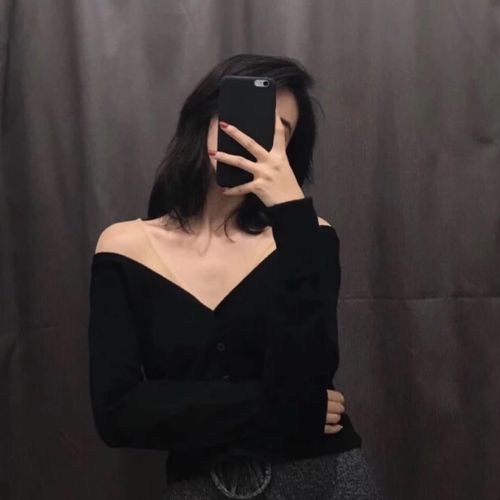 香肩美女优雅自拍_霸气女生头像图片_扣扣居
