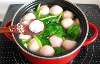 菠菜鱼丸汤——简单