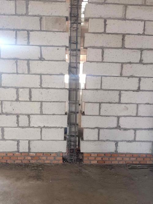 砌泡沫砖抹灰个人或兄弟班