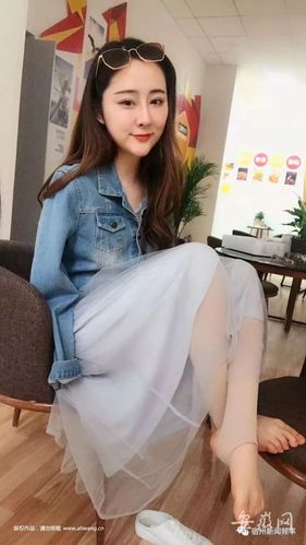 无臂的杨莉是一位精致女孩