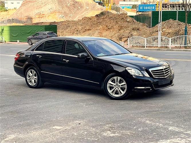 老款奔驰e级二手车评估十万出头很划算