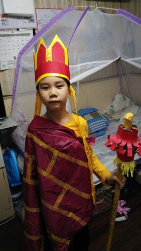 第一步:做好了唐僧的帽子和袈裟.