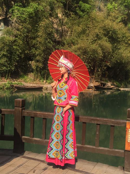 美丽的土家族姑娘.