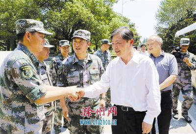 李明慰问驻滁73091部队官兵