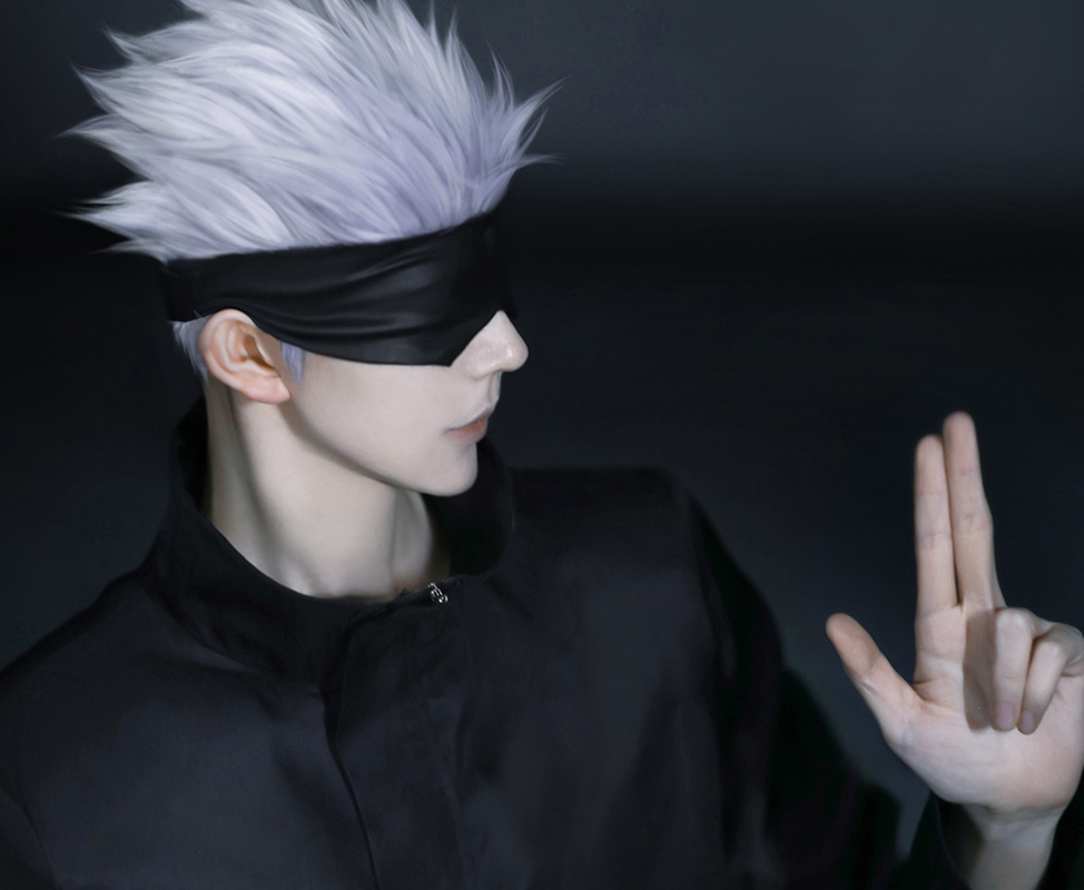 熊祁的五官比较立体,所以她在出cos的时候会比较贴近动漫中的人物