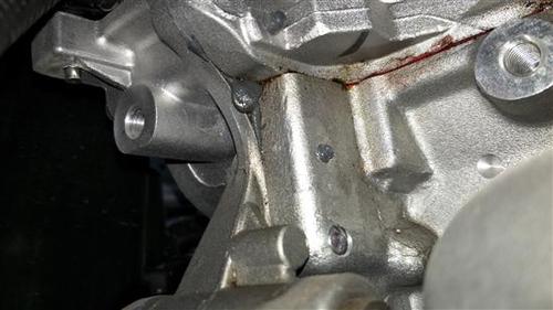 一汽吉林森雅r7发动机气门室盖垫漏油