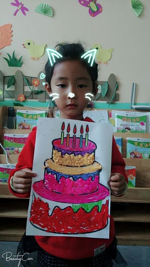 东碑幼儿园大班国庆节主题活动孩子们做了粘贴画――生日蛋糕祝我们
