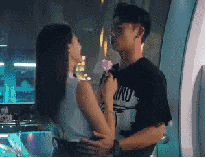 郑恺自曝对苗苗不是一见钟情跟她结婚只是为了舒服像是在凑合