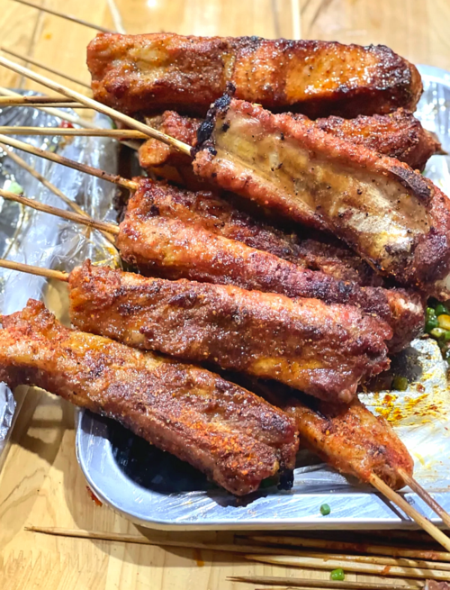 成都"仅存"的炭火烧烤,且吃且珍惜!烤排骨太巴适