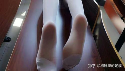 穿丝袜的脚能有多好看?