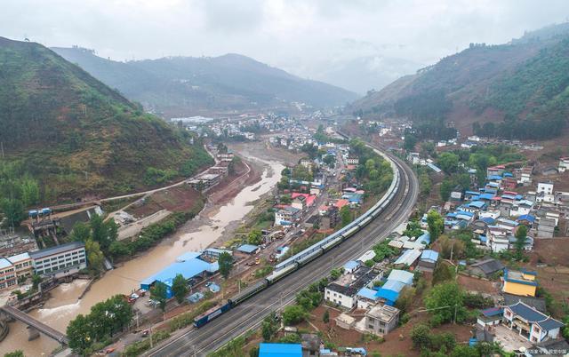 甘洛县旅游景点彝族占总人口68的地方特产和景观独具特色