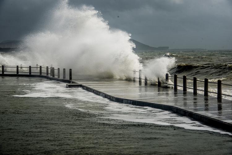 台风风暴潮,古代也多有发生,最严重的一次导致超过10万人死亡