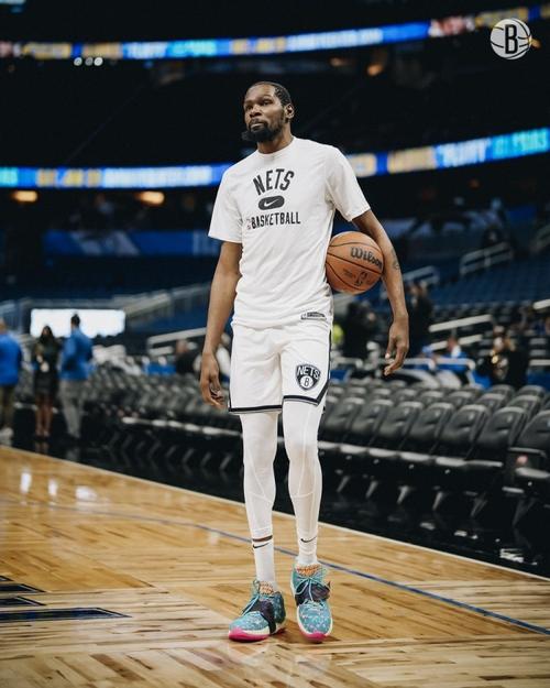 白马长枪kd篮网官推晒杜兰特哈登赛前热身