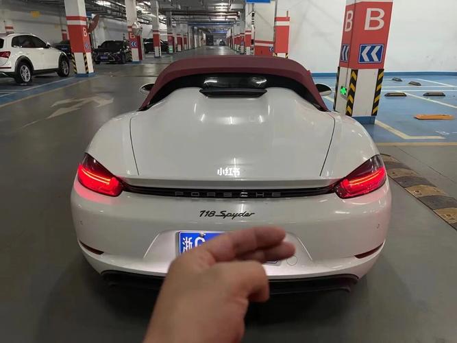 出保时捷718spyder,一手22年2000公里只要8x