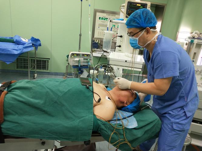 自制可视喉镜在气管插管中的应用