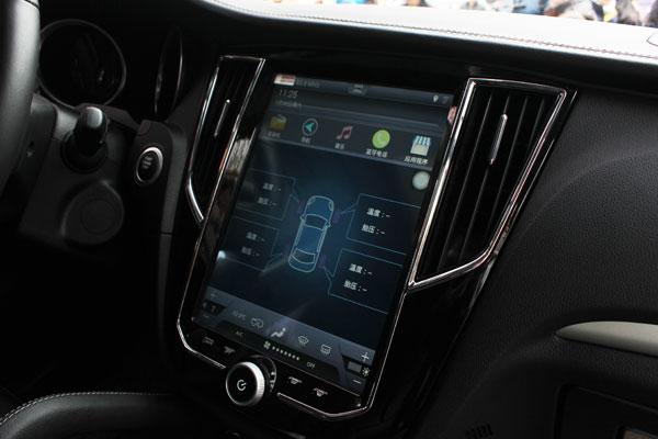 众泰sr7重庆正式上市 售7.38-10.68万元