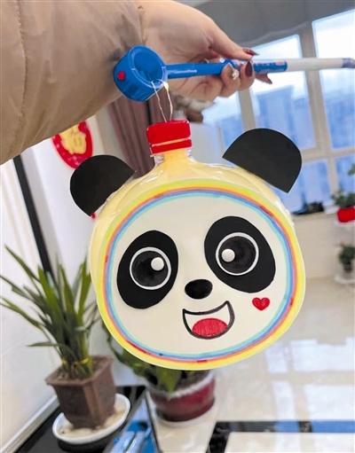 结合垃圾分类,配合彩泥,粘土等物品,制作属于自己的"冰墩墩",想用这种