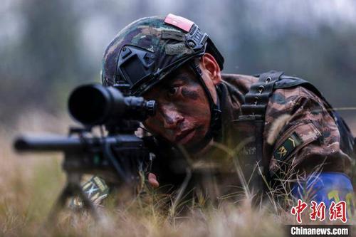直击武警狙击手特训:穿梭在山林间的"战场幽灵"_手机搜狐网