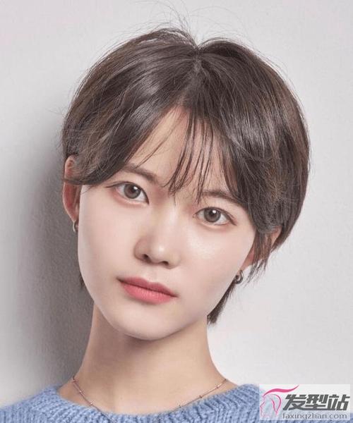 简简单单的女生短发发型,头发短日常也好打理,搭配刘海照样可以修颜