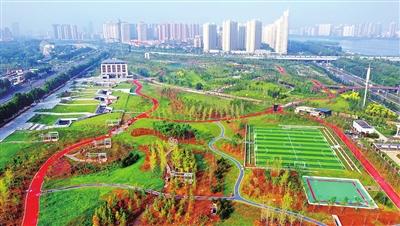 多彩图案扮靓文博体育公园