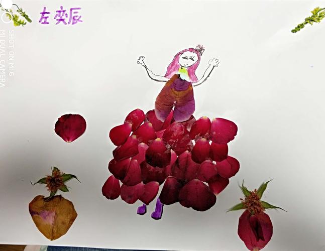上周五做的花瓣贴画,我们班同学做的太有趣了.