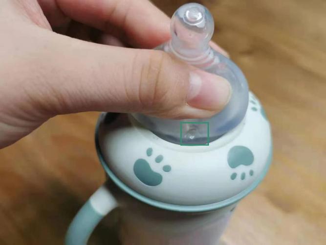 历时1个月追踪测评!5大热销奶瓶,10多处细节,扒干净了!