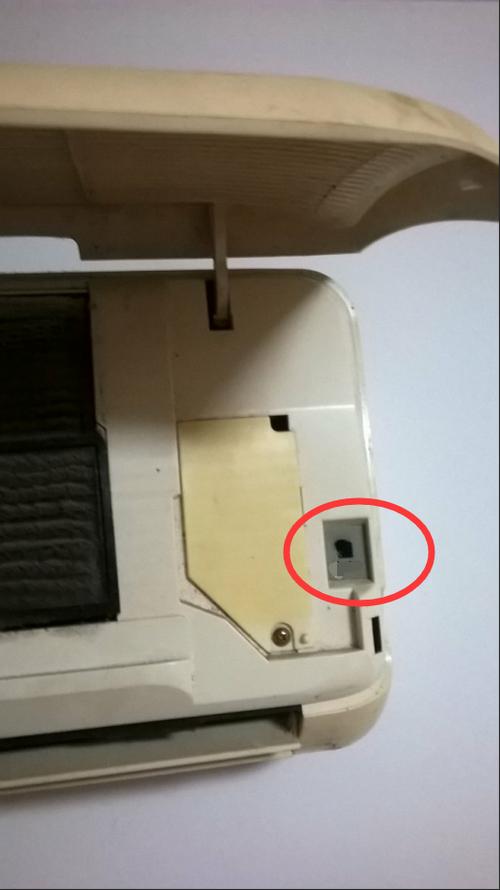 美的空调强制开关在哪里空调手动应急开关使用