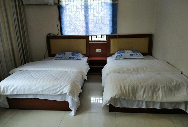 石阡老街临江温泉民宿温馨双床房～3元即可感受天然温泉