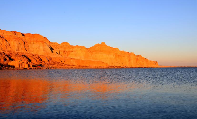 福海县乌伦古湖海上魔鬼城