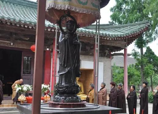 安徽孔雀寺白马招觉院佛弟子同庆浴佛节