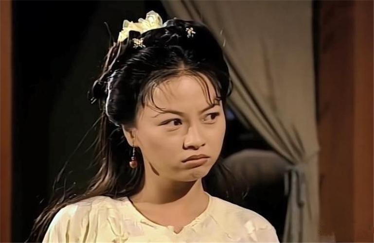 香港女演员53岁刘玉翠改名,似听取大师意见,新名字更加大众化