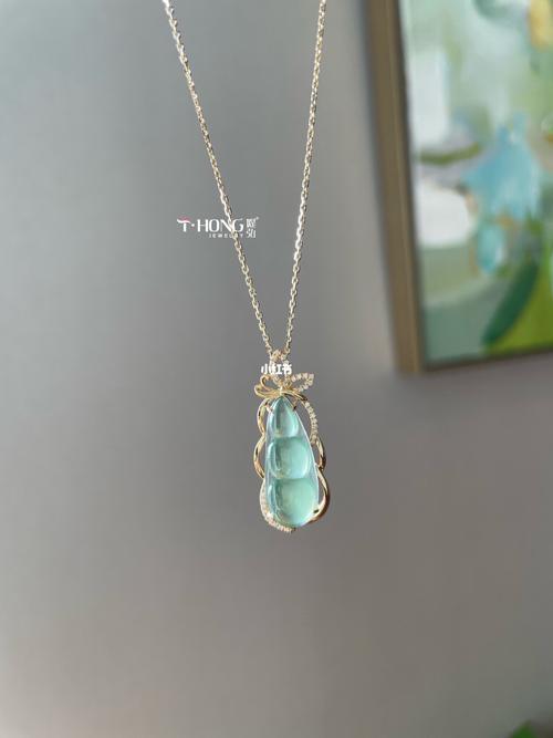 十米外都能看得到的美貌78,翡翠福豆吊坠_吊坠_镂空