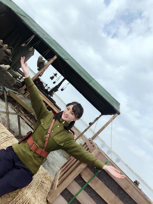 《穿甲弹》顺利杀青 刘美旗身着戎装英气逼人|刘美旗|戎装|王卓娅
