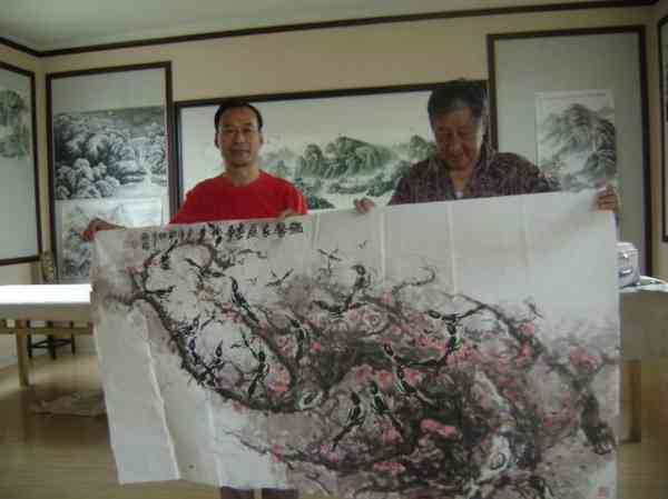 著名画家谭家琪先生.顾广新先生赴(兜底儿网)华东创作