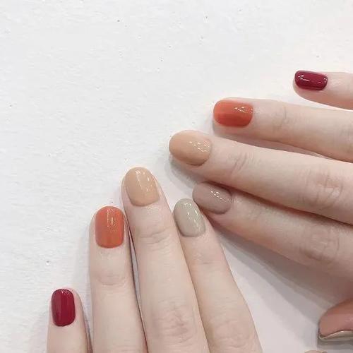 快收藏简单又高级的纯色美甲合集