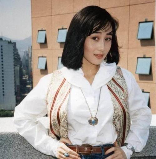 差点成为赌王5太,让李连杰抛妻弃女,利智究竟有何魅力?