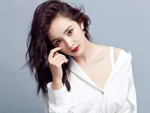 还是超级大boss,旗下艺人迪丽热巴等艺人也都被杨幂捧得红透了半边天