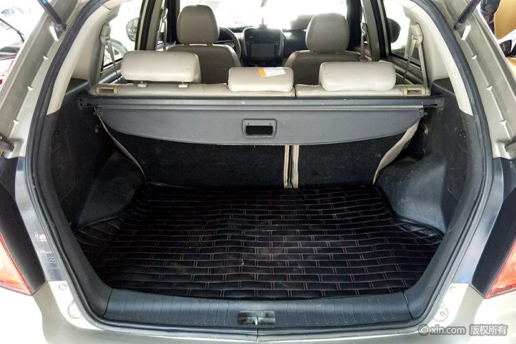 力帆汽车x60后备箱