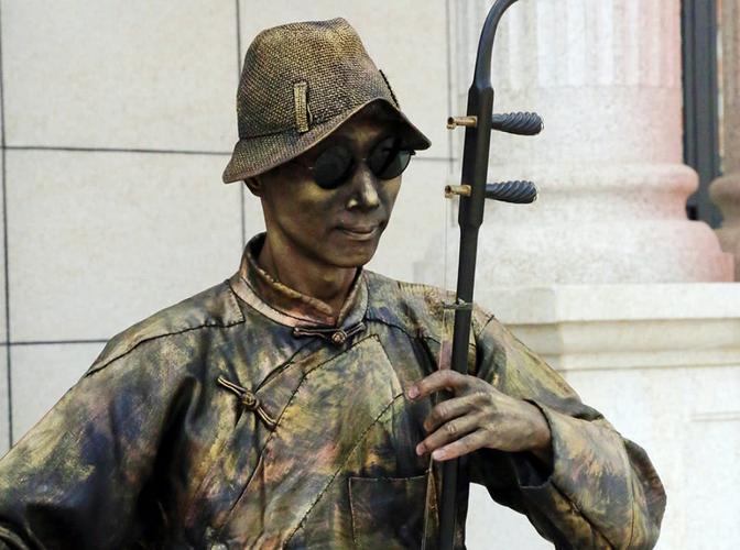 瞎子阿炳卡通图片