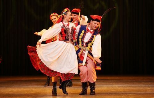 鼓掌与坚持带思思看波兰民族舞蹈晚会