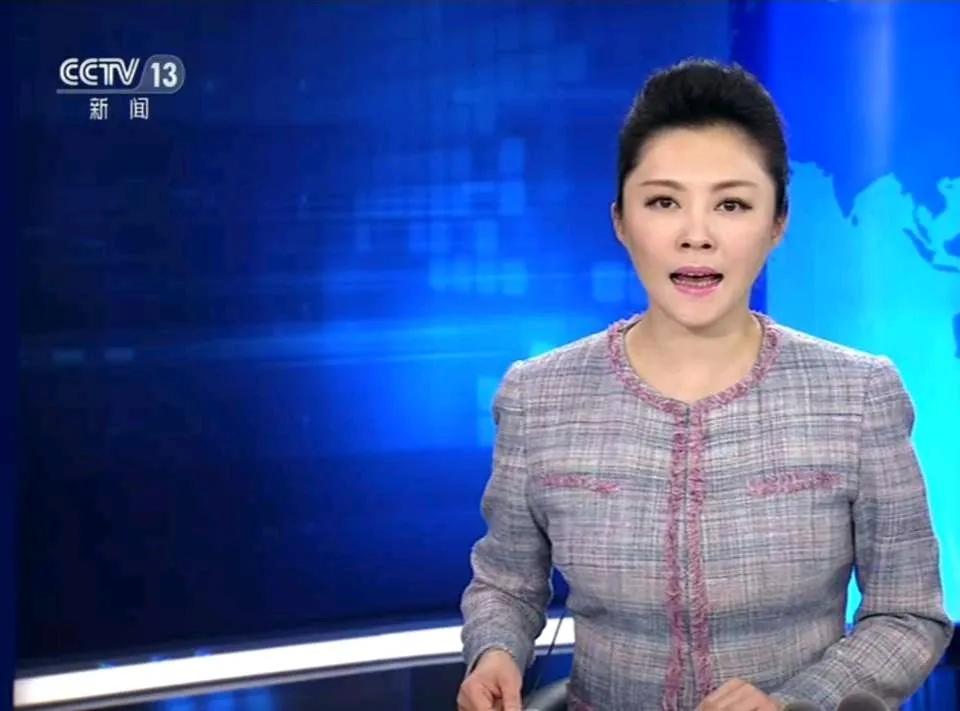 央视女主持人的出镜服装,踩雷最多的非紫凝莫属,早期真无力吐槽