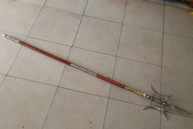 六大影视兵器:鲨鱼臂刃蝎子刀,谁也没它霸道,一击透背