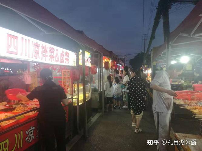 夜市2021年7:08分,我们驱车来到南昌市枫林西大街东华理工大学东侧,就
