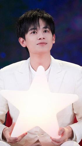 演员胡先煦,童星出道,演技出众,请看帅气少年的写真照