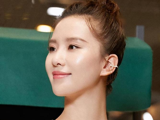 原创9大潮人耳洞金智秀蕾哈娜刘诗诗李多海做示范你还等什么