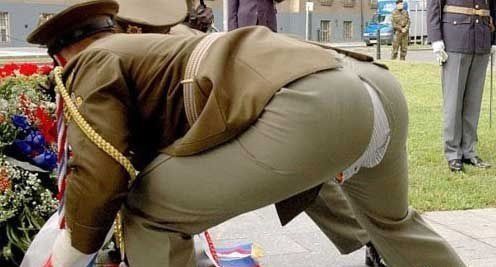 互动交流 69 生活杂谈 69 帖子  最倒霉的士兵:裤裆开裂当众走光