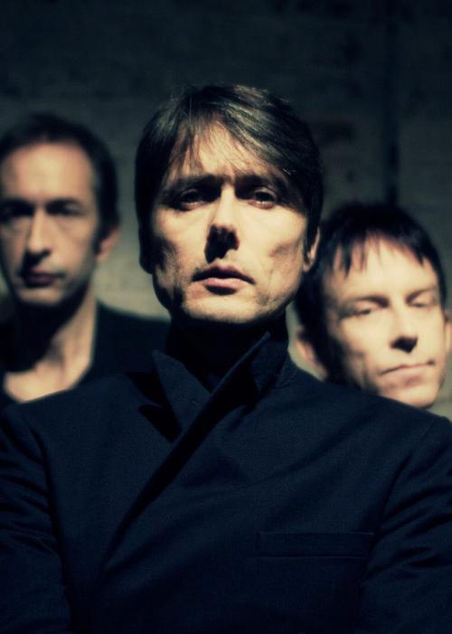 anderson,吉他手richard oakes,贝斯手mat osman,鼓手simon gilbert及