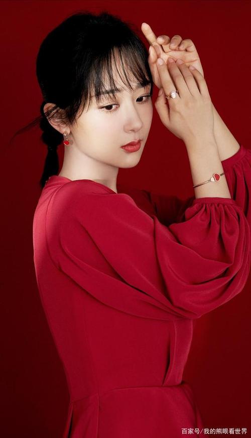 穿红色长裙的杨紫好美呀!