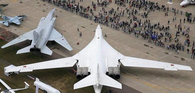 珠海航展或首亮相轰20除了轰20还有轰18歼18歼16i可期待