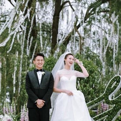 惠若琪和老公大理度蜜月被偶遇,杨臻博深情看着惠若琪太甜了!